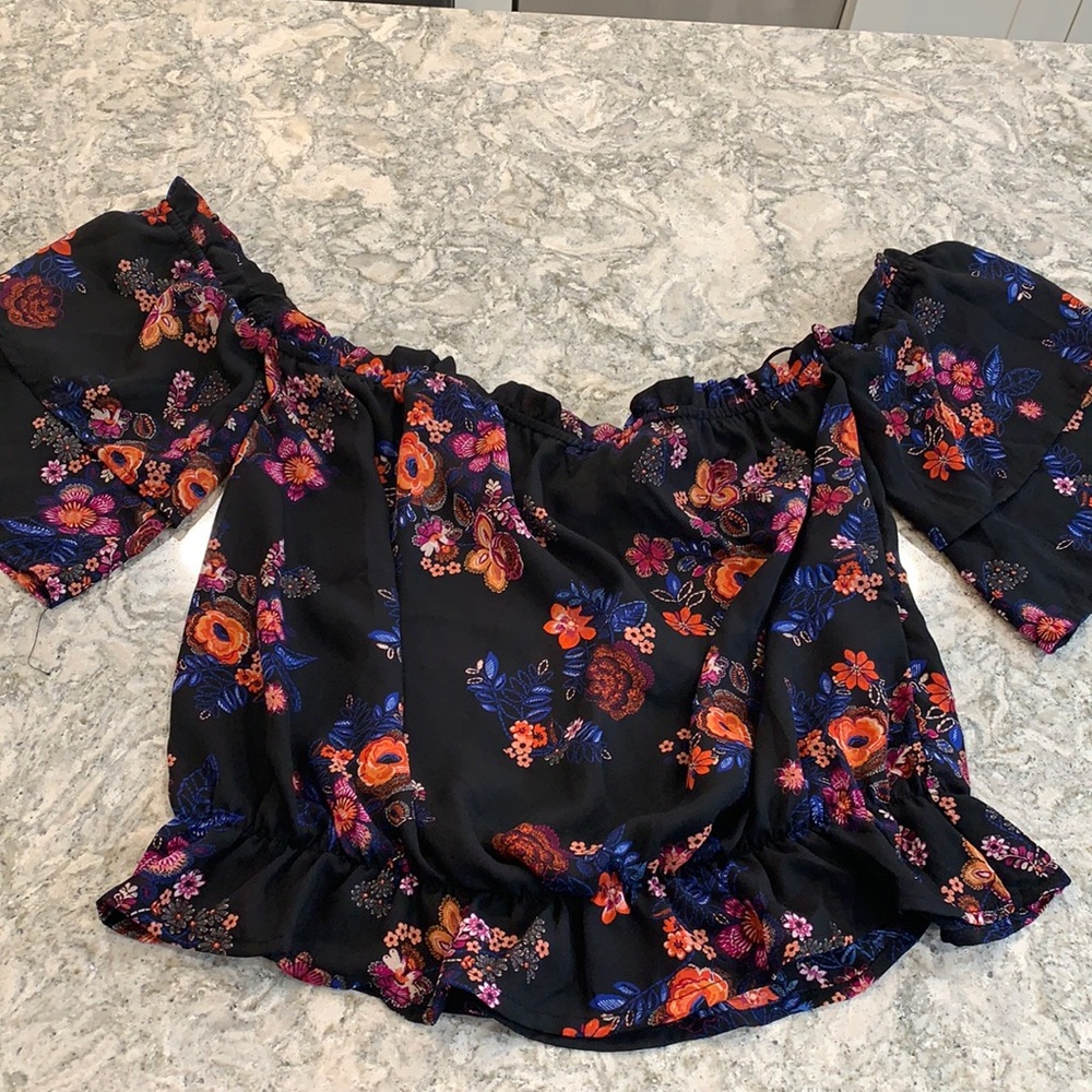 Off the shoulder ruffled strapless floral shirt